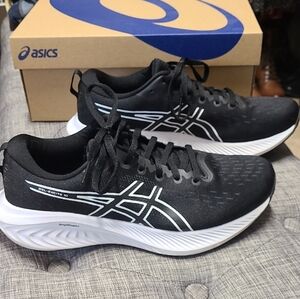 Women's Aasics Black Athletic Shoes Size 9